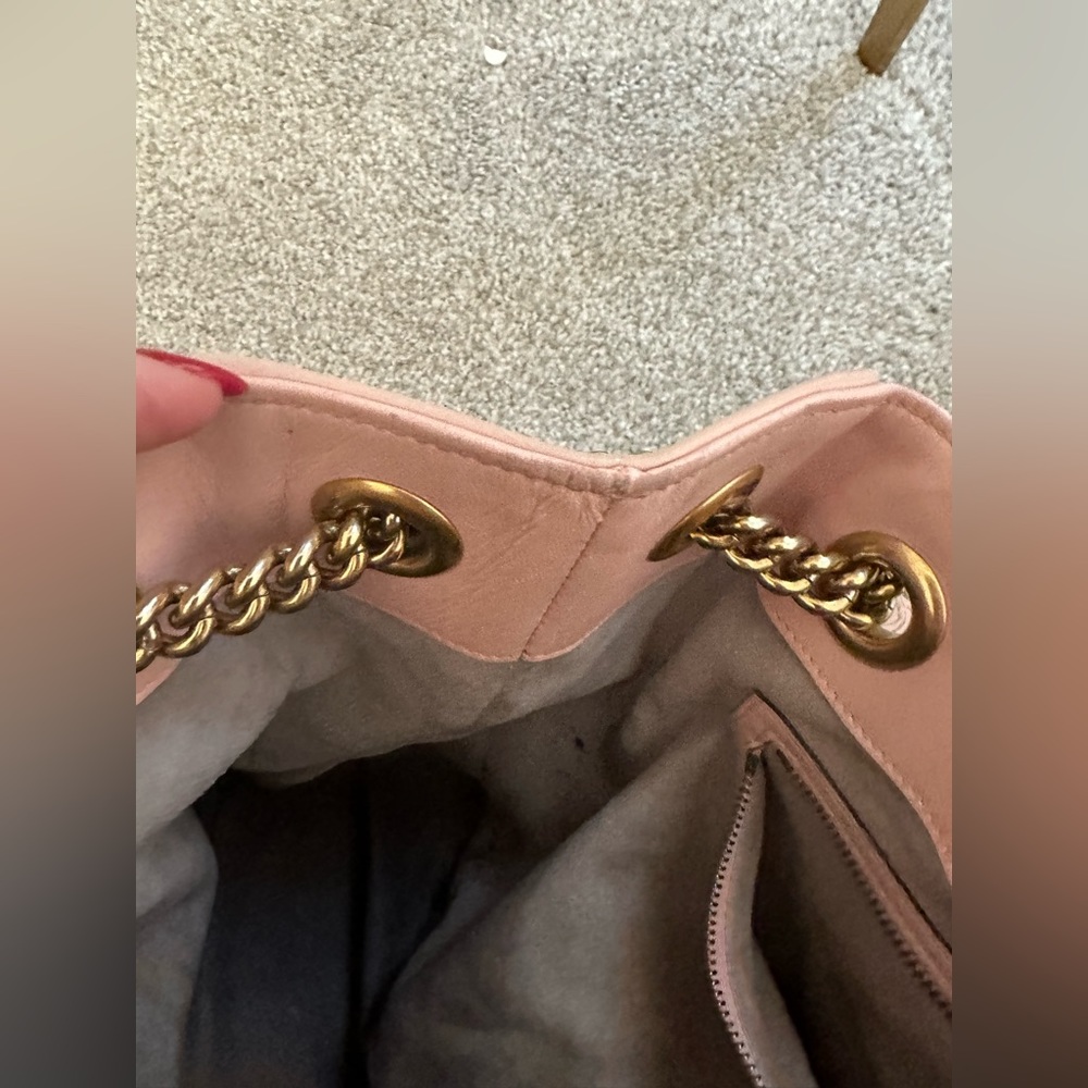 Well worn but beautiful Pink Gucci Purse - Picture 9 of 16